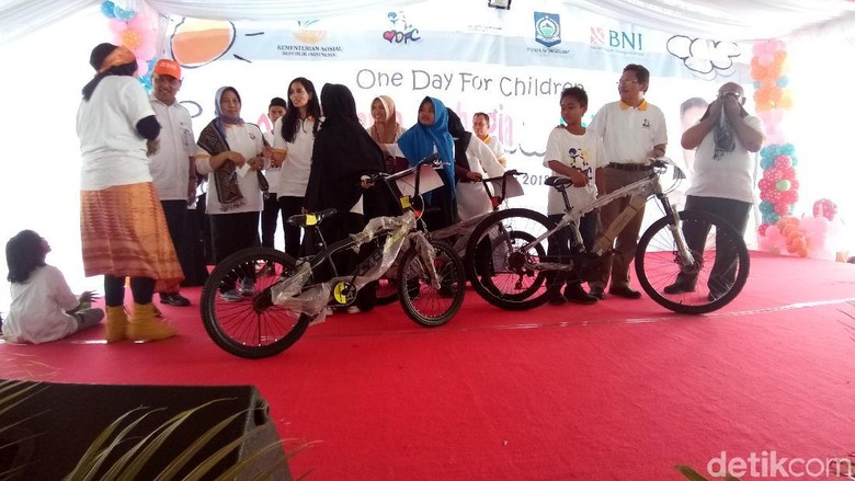 Ribuan Anak di NTB Terima Tabungan Sosial, Ini Fungsinya Ribuan Anak di NTB Terima Tabungan Sosial, Ini Fungsinya