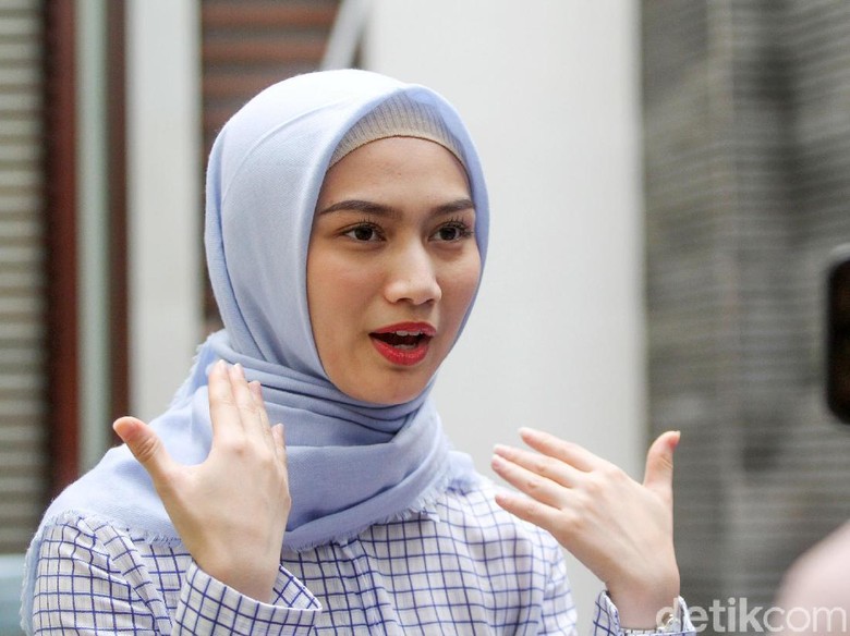 Melody Dilempar Kaleng, Netizen Membela dan Ancam Sikat Pelaku Melody Dilempar Kaleng, Netizen Membela dan Ancam Sikat Pelaku