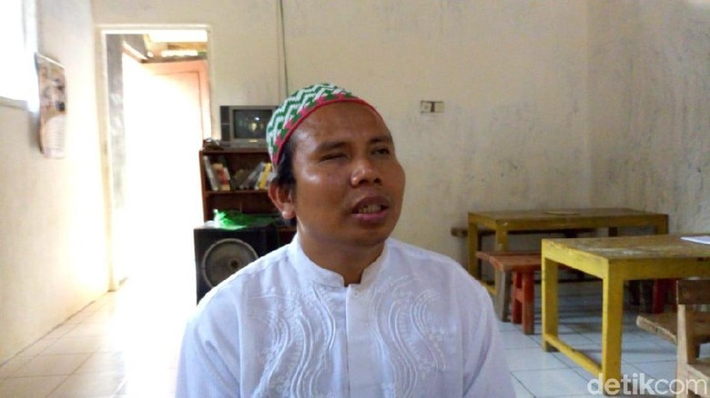 Menengok Perjuangan Soiran, Guru Penyandang Tunanetra di Ponorogo Menengok Perjuangan Soiran, Guru Penyandang Tunanetra di Ponorogo