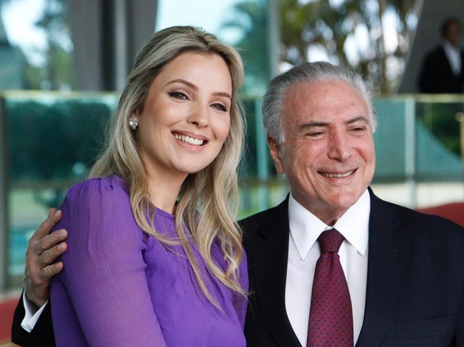 Terlahir dengan nama Marcela Tedeschi Araujo, Marcela dulunya pernah bekerja sebagai resepsionis di sebuah koran. Nasibnya berubah menjadi lebih baik ketika di usia 19 tahun, dia mengikuti kontes kecantikan dan memenangkan gelar juara kedua Miss Paulinia. Foto: Dok. AFP, Instagram @marcelatemer