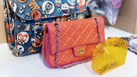 Jumlah koleksinya sendiri sudah mencapai lebih dari 5.000 tas. Baik yang berukuran besar, maupun tas tangan kecil (Museum of Bags and Purses)