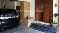 Ini salah satu pintu utama dari rumah senilai Rp 9 M Laudya Cynthia Bella. Foto: dok Rumah123