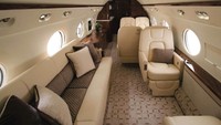 Pesawat Gulfstream 450. Para taipan yang memiliki pesawat ini diantaranya Luo Shaoyu, CEO Chongqing Doyen Industry Holdings; He Xiangjian, pendiri Midea and Xu Jiayin, CEO Evergrande Real Estate. Pesawat ini memiliki fasilitas Mesin Rolls-Royce, kapasitas 18 penumpang, ruang kabin dengan panjang, 6,2 meter, lebar 7,3 meter. Istimewa/scmp.