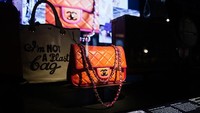 Terdapat aneka tas yang dibuat sejak sekitar tahun 1600. Beragam koleksi itu ada yang bermerek lokal Belanda, ada pula tas dari brand-brand fashion ternama (Museum of Bags and Purses)