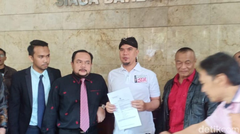 Ahmad Dhani Laporkan Caleg NasDem ke Bareskrim Terkait Persekusi Ahmad Dhani Laporkan Caleg NasDem ke Bareskrim Terkait Persekusi