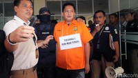 Disusul kemudian dengan tersangka RMY sekitar 12.30 WIB.