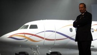 Pesawat Dassault Falcon 7X. Para taipan yang memiliki pesawat ini diantaranya, Guo Guangchang yang merupakan Ketua Fosun International. Perusahaan ini merupakan salah satu perushaaan baja terbesar di China. Pesawat ini juga dimiliki Yuan Yafei, ketua Sanpower. Pesawar ini memiliki fitur Tiga Pratt & Whitney Canada 307A engine. Empat layar LCD besar dan fungsi navigasi terintegrasi. Ruang kabin memiliki panjang, 6,2 kaki tinggi, 7,8 meter lebar. Istimewa/scmp.