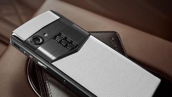 Untuk kamera belakang, Aster P dilengkapi satu kamera berukuran 12MP. Sedangkan kamera depannya berukuran 20 MP dengan bukaan f/2.2. (Foto: Gizmochina)