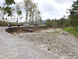 Cerita Warga Gunungkidul Cari Air di Cekungan Sungai yang Mengering