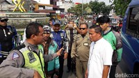 Dishub telah menyediakan tempat menunggu sementara (Lay By) di samping Stasiun Bekasi. Lokasinya di jalur eks lahan batu bara milik Perusahaan Jasa Kereta Api (PJKA) di sisi utara Jalan Ir H Juanda.