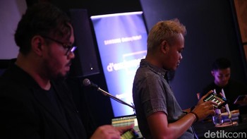 Yang tidak tahu mungkin kaget saat tahu musik JPP berasal dari sebuah smartphone. (Foto: detikINET/Agung Pambudhy)