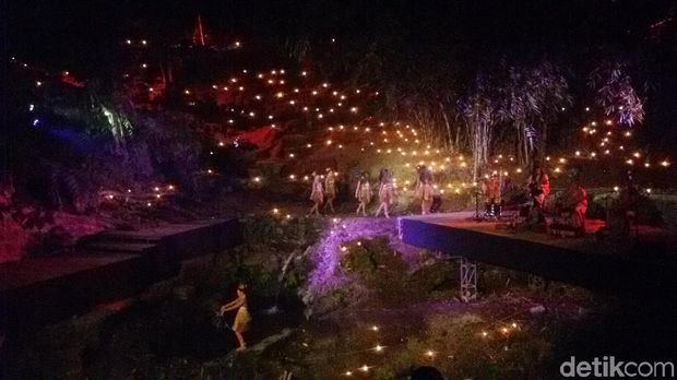 Cantiknya Cahaya Lampu Senthir di Bedog Arts Festival
