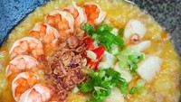 Diberi bumbu dan dimasak dengan seafood pastinya bubur makin gurih enak. Foto: Instagram @phoenixified