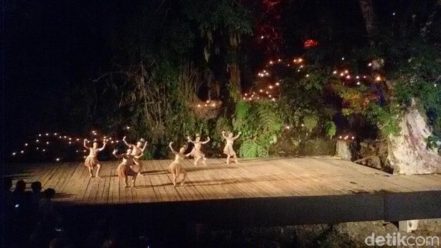 Cantiknya Cahaya Lampu Senthir di Bedog Arts Festival