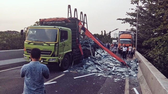 Tol Ir Wiyoto Wiyono Arah Ancol-Pluit Ditutup, Ada Kecelakaan