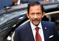 George Clooney Serukan Boikot Hotel Sultan Brunei Terkait Rajam Mati LGBT