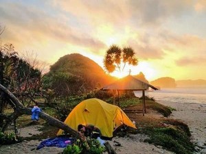 Pesona Pantai Goa Cina yang Tak Lekang Oleh Waktu