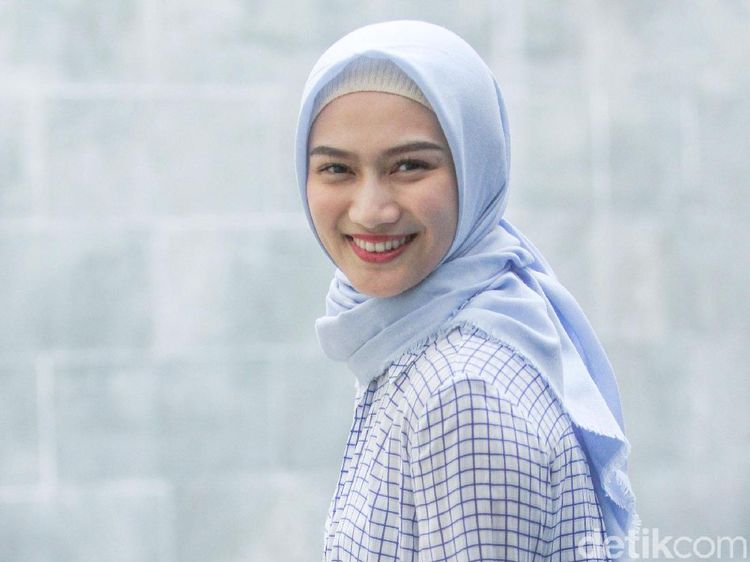Usai Berhijab, Melody Eks JKT 48 Tampak Lebih Dewasa