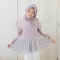 Sari Endah Pertiwi atau populer dengan nama akun Saritiw memulai karirnya sebagai Youtuber. Ia rutin mengunggah konten tentang kecantikan hingga hijab tutorial. Foto: Instagram/saritiw