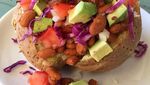 Yummy! Gurihnya Baked Potato Hangat dengan Aneka Topping