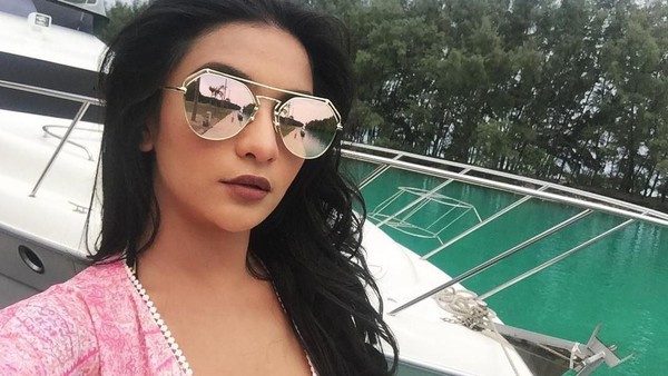 Tak melulu Bali, Siva juga mencari pantai hingga ke Kepulauan Seribu di Jakarta Utara (sivaapriliareal/Instagram) Tak melulu Bali, Siva juga mencari pantai hingga ke Kepulauan Seribu di Jakarta Utara (sivaapriliareal/Instagram)