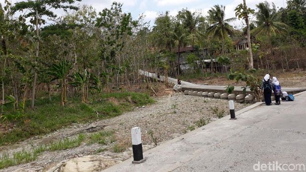 Penampakan sungai di Kecamatan Gedangsari yang mengering. 