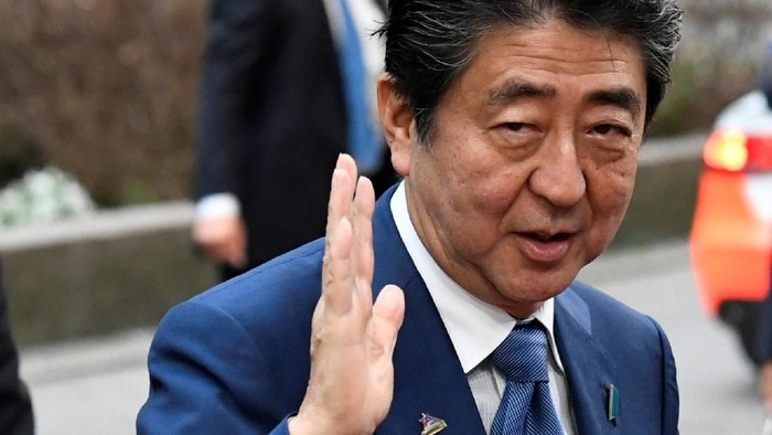 Japans Prime Minister Shinzo Abe arrives at the ASEM leaders summit in Brussels, Belgium October 19, 2018. REUTERS/Piroschka van de Wouw