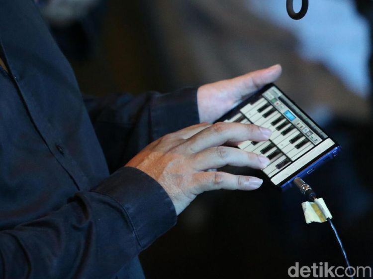 Nge-Band Pakai Galaxy Note 9, dari Main Bas Sampai Piano