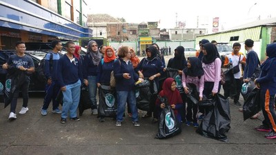 Menkes Inspeksi Pasar Kramat Jati yang Kini Bersih dan Modern
