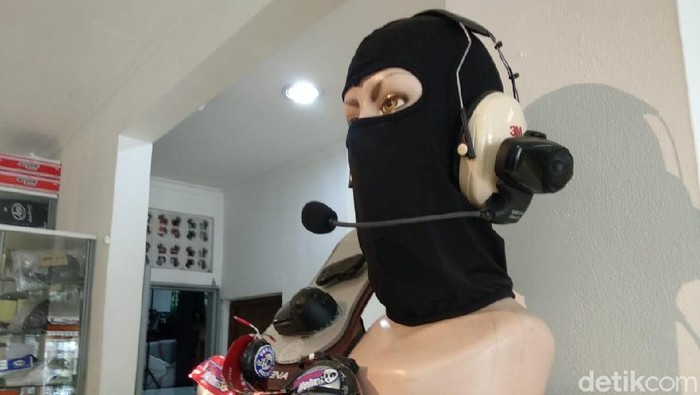 Intercom, Alat Komunikasi Antar-pemotor. Penting untuk touring bersama rider lain.