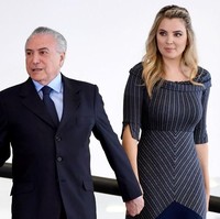 Saat suaminya jadi wakil presiden, seperti dikutip Daily Mail, Marcela dikabarkan meminta kediaman resmi wakil presiden direnovasi besar-besaran sebelum dia pindah ke tempat tersebut. Dia beralasan agar anak laki-laki mereka bisa merasa kediaman tersebut seperti rumah sendiri. Dan seluruh renovasi ini dibayar dengan uang pajak rakyat. Foto: Dok. AFP, Instagram @marcelatemer