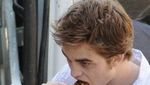 Robert Pattinson, si Vampire Tampan yang Suka makan Es Krim dan Lobster
