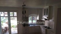 Situs Rumah123 juga menampilkan salah satu ruang dapur dari rumah Laudya Cynthia Bella yang saat ini tengah dijual. Foto: dok Rumah123