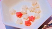 Dessert yang satu ini merupakan permen berbentuk bunga. Disebut  Oiri, permen ini berbentuk bunga dengan warna merah atau putih dan rasanya lebih manis dari pada mochi. Foto: Istimewa