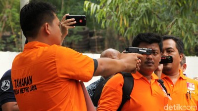 Detik-detik Peluru Nyasar ke DPR Direkonstruksi
