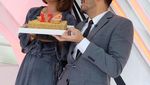 Presenter Rian Ibram Sering Pamer Pose Keren Saat Ngopi
