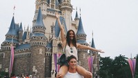 Siapa yang tidak senang ke Disneyland? (kelseymerritt/Instagram)