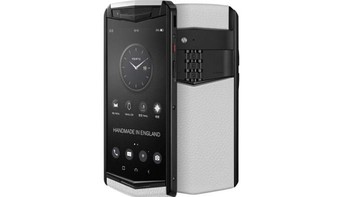 Ponsel ini dibuat menggunakan material mewah, seperti rangka yang dibuat dari titanium, layar yang dilapisi kaca kristal sapphire, serta bagian belakang yang dilapisi kulit reptil. (Foto: Gizmochina)