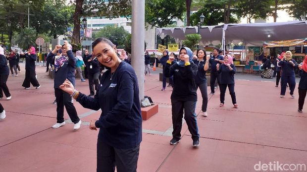 Shahnaz sendiri adalah seorang survivor kanker ovarium.