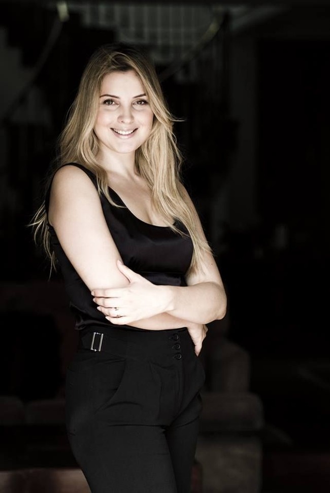 Wanita ini adalah Marcela Temer, ibu negara Brazil. Berusia 43  tahun lebih muda dari sang suami, dalam berbagai media Marcela kerap dijuluki sebagai ibu negara paling cantik di dunia. Foto: Dok. AFP, Instagram @marcelatemer