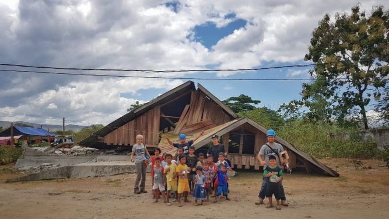 Mengembalikan Senyuman dan Keberanian Korban Pasca Bencana di Indonesia Mengembalikan Senyuman dan Keberanian Korban Pasca Bencana di Indonesia
