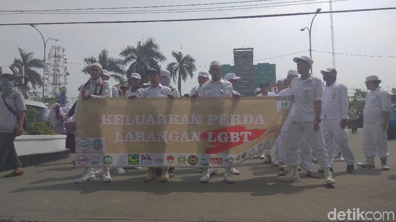 Dede Yusuf dan Bupati Cellica Bicara Soal LGBT Dede Yusuf dan Bupati Cellica Bicara Soal LGBT