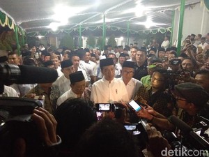 Ini yang Didiskusikan Jokowi dengan Pengasuh PP Girikusumo