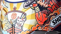 Nuansa Jepang sangat kental terlihat pada hampir seluruh permukaan helm. (Instagram @marcmarquez93)