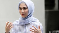Melody pun membagi cerita perjalanan spiritualnya hingga memutuskan untuk menutup auratnya itu.