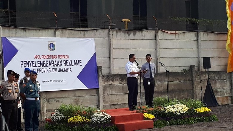 Bareng Wakil Ketua KPK, Anies Pimpin Apel Penertiban Reklame Bareng Wakil Ketua KPK, Anies Pimpin Apel Penertiban Reklame