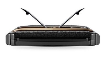 Vertu P hadir dengan fitur dual-SIM. Ponsel ini juga memiliki tombol merah kecil yang menyediakan pengguna akses kepada pelayan pribadi setiap harinya. (Foto: Gizmochina)