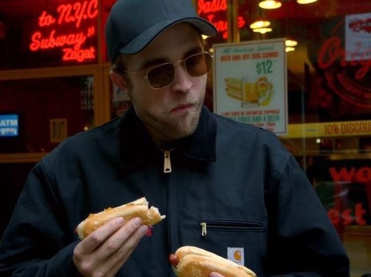 Robert Pattinson, si Vampire Tampan yang Suka makan Es Krim dan Lobster