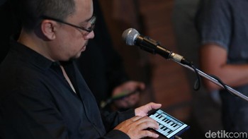 Nge-band pakai smartphone? Zaman now bisa-bisa saja tuh. (Foto: detikINET/Agung Pambudhy)