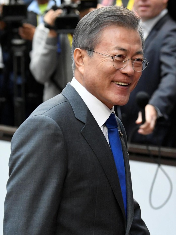 South Koreas President Moon Jae-in arrives at the ASEM leaders summit in Brussels, Belgium October 19, 2018. REUTERS/Piroschka van de Wouw